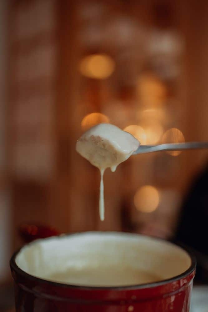 Dripping fondue cheese