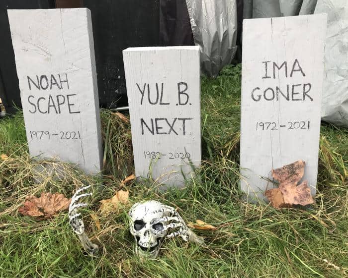 Halloween comedy tombstones